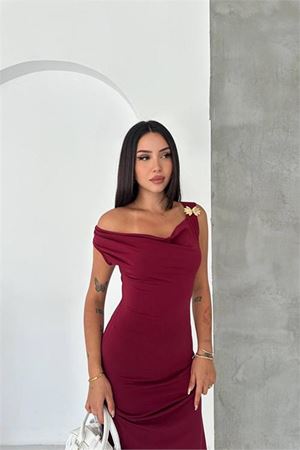 Neşeli butik kadın bordo omuz gold toka detaylı midi boy elbise NBK090