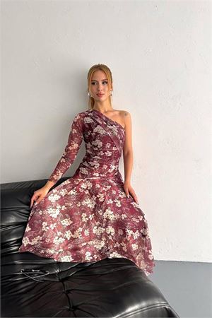 Neşeli butik kadın desenli asimetrik tül elbise NBK4161