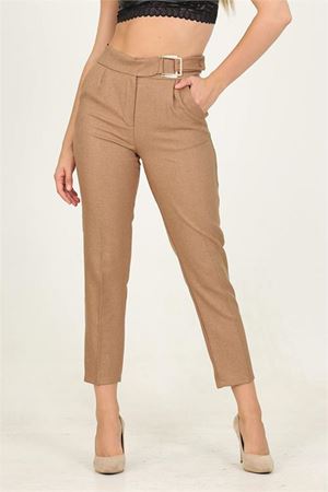 Neşeli butik kadın camel metal kemerli cepli ofis pantolon QNS028