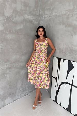 Neşeli butik kadın çok renkli kare yaka çiçek desenli kolsuz beli oturan midi elbise NBK4670
