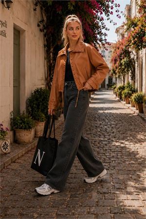 Neşeli butik kadın camel modern duruşlu çıtçıt detaylı oversize suni deri ceket NBHT02