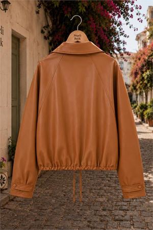 Neşeli butik kadın camel modern duruşlu çıtçıt detaylı oversize suni deri ceket NBHT02