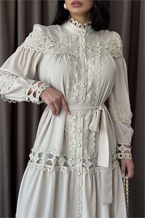 Neşeli butik kadın uzun dantel detaylı tasarım elbise NBMS42110