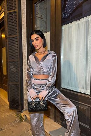 Neşeli butik kadın kadife kumaş transparan detaylı crop ceketli tasarım eşofman takımı NBDF140