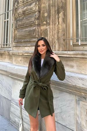 Neşeli butik kadın cep detaylı kuşaklı yaka kürklü kısa kaşe kaban NBSTR1019