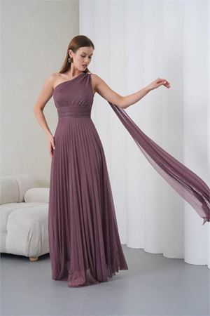 Neşeli butik kadın gül kurusu tek omuz tokalı drape detaylı ışıltılı tül kumaş abiye elbise NBS9388