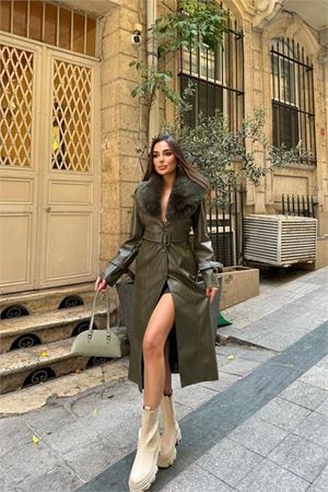 Neşeli butik kadın yaka çıkarılabilir kürk detaylı düğmeli deri trençkot NBSTR1001