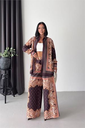 Neşeli butik kadın kahverengi desenli gömlek ve bol paça pantolon ikili tasarım takım NBMS26121