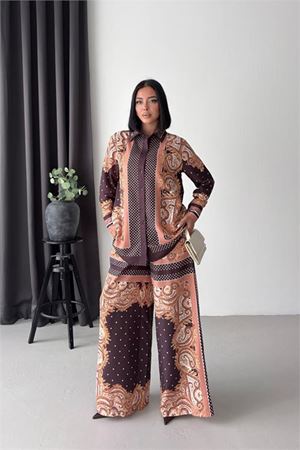 Neşeli butik kadın kahverengi desenli gömlek ve bol paça pantolon ikili tasarım takım NBMS26121