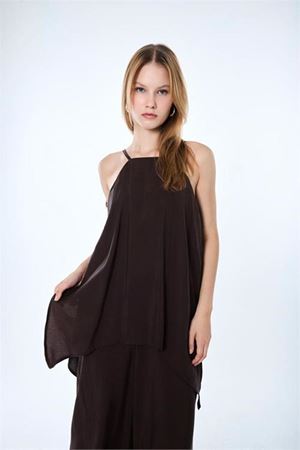 Neşeli butik kadın kahverengi ince askılı asimetrik kesim bluz pantolon ikili takım NBMY4070
