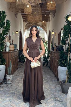 Neşeli butik kadın kahverengi kruvaze yaka maxi boy premium elbise RYMY4057