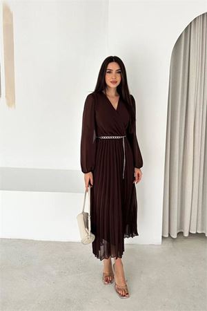 Neşeli butik kadın kahverengi kruvaze yaka piliseli midi boy şifon elbise
