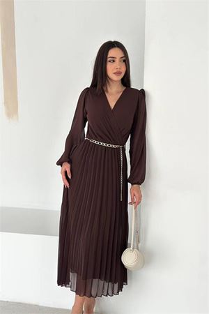 Neşeli butik kadın kahverengi kruvaze yaka piliseli midi boy şifon elbise