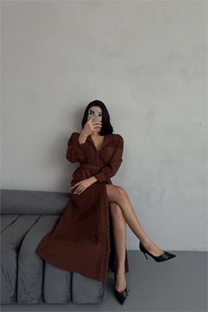 Neşeli butik kadın kahverengi dantel detaylı elbise NBEMP2677
