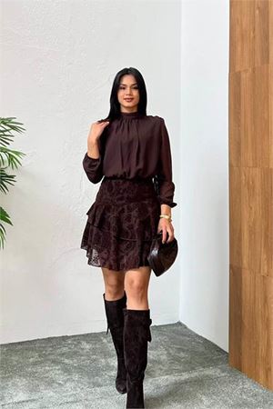 Neşeli butik kadın kahverengi eteği flok baskılı dik yaka vatkalı şifon elbise NBMY3863