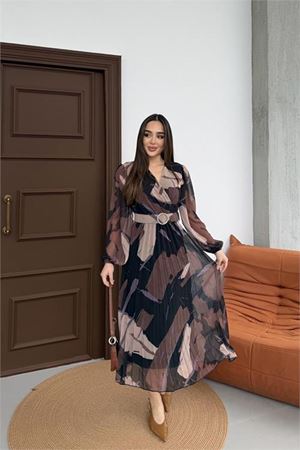 Neşeli butik kadın kahverengi beli kemerli piliseli şifon astarlı midi boy elbise NBELB03
