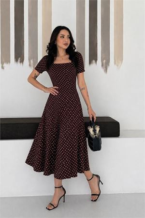 Neşeli butik kadın kahverengi puantiye desen kısa kol kare yaka midi boy elbise --- NBK081