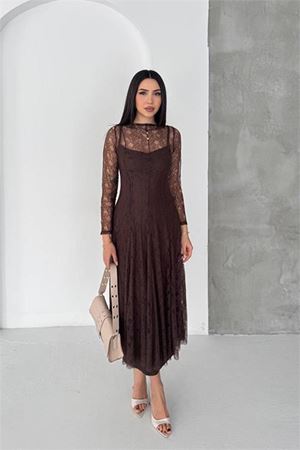 Neşeli butik kadın kahverengi midi boy transparan detaylı astarlı dantel elbise NBK080