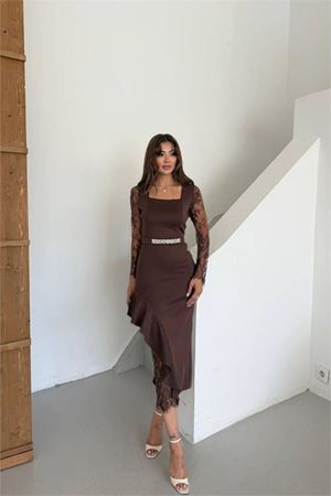 Neşeli butik kadın dantel detaylı taş kemerli asimetrik abiye elbise NBNC2603