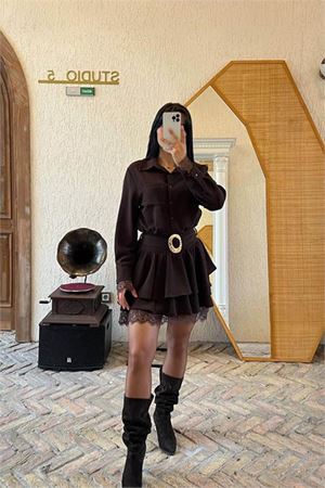 Neşeli butik kadın kahverengi gömlek yaka dantel detaylı kat kat mini elbise NBMY3858