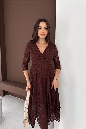 Neşeli butik kadın kahverengi kruvaze yaka midi boy esnek kumaş dantel elbise