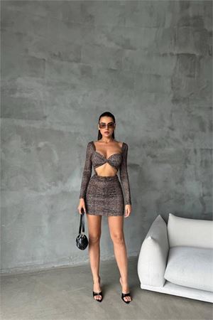 Neşeli butik kadın leopar sırt ve göğüs dekolteli mini elbise NBDF079
