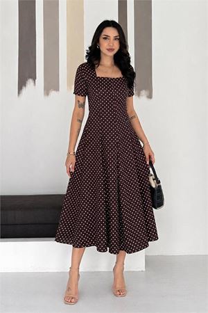 Neşeli butik kadın kahverengi puantiye desen kısa kol kare yaka midi boy elbise --- NBK081