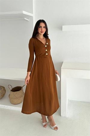 Neşeli butik kadın kahverengi v yaka düğme detaylı bel dekolteli midi boy elbise NBK4368