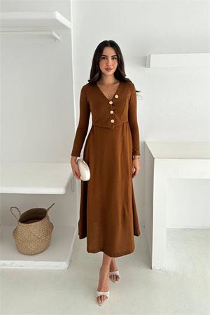Neşeli butik kadın kahverengi v yaka düğme detaylı bel dekolteli midi boy elbise NBK4368