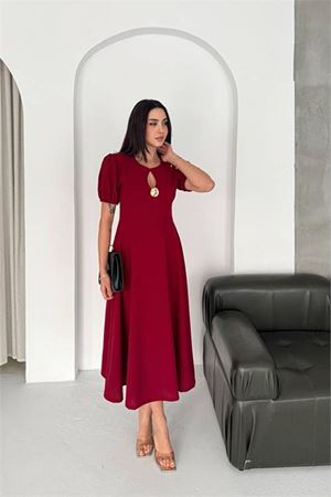 Neşeli butik kadın kırmızı balon kol gold broş detaylı midi boy elbise NBK4563