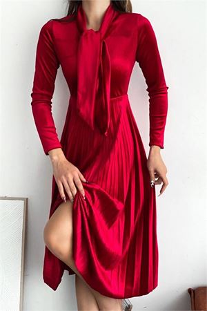 Neşeli butik kadın yakası bağlama detaylı piliseli kadife elbise NBQ012