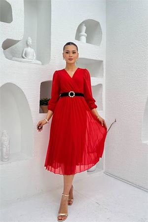 Neşeli butik kadın kırmızı kruvaze yaka kemer detaylı piliseli midi elbise