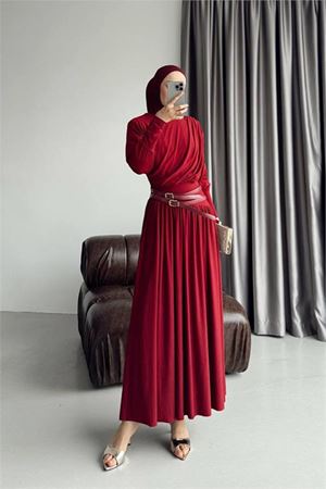 Neşeli butik kadın kırmızı drapeli kemer detaylı sandy kumaş premium tesettür elbise NMS090