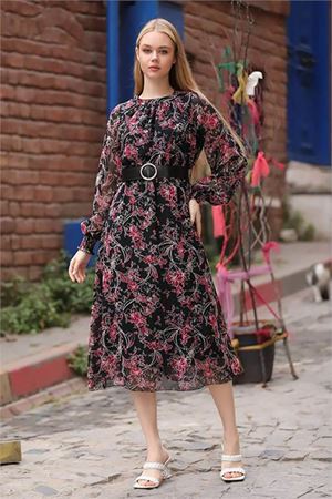 Neşeli butik kadın kırmızı kemerli yakası büzgülü uzun şifon elbise RSSN27