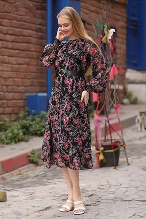 Neşeli butik kadın kırmızı kemerli yakası büzgülü uzun şifon elbise RSSN27
