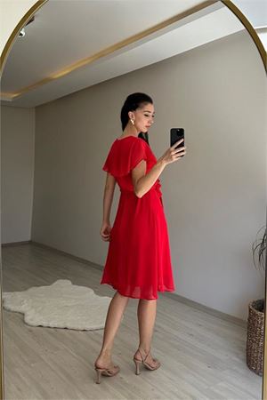 Neşeli butik kadın v yaka kuşaklı mini şifon elbise NM007