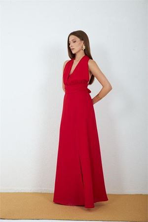 Neşeli butik kadın kırmızı yırtmaçlı halter yaka sırt dekolteli bağlama detaylı maxi elbise NBMY4133