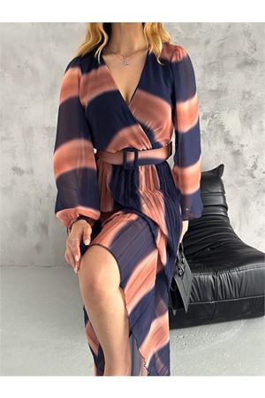 Neşeli butik kadın kemerli kruvaze yaka piliseli şifon elbise NBK2113-1