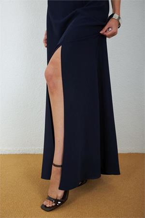 Neşeli butik kadın lacivert yırtmaçlı halter yaka sırt dekolteli bağlama detaylı maxi elbise NBMY4133