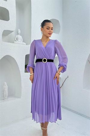 Neşeli butik kadın lila kruvaze yaka kemer detaylı piliseli midi elbise