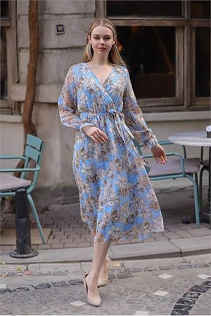 Neşeli butik kadın mavi kruvaze yaka çiçek desenli midi elbise RSSN29
