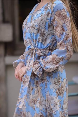 Neşeli butik kadın mavi kruvaze yaka çiçek desenli midi elbise RSSN29