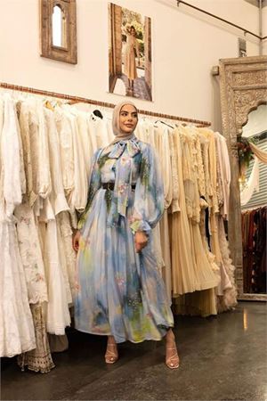 Neşeli butik kadın yakası bağlama detaylı tesettür şifon elbise NBMS2336