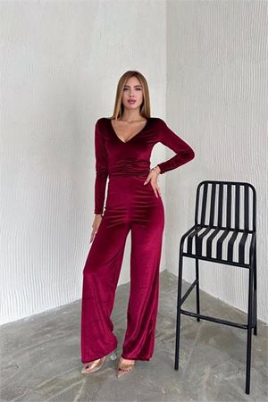Neşeli butik kadın V-yaka büzgü detaylı kadife tulum NBK2197