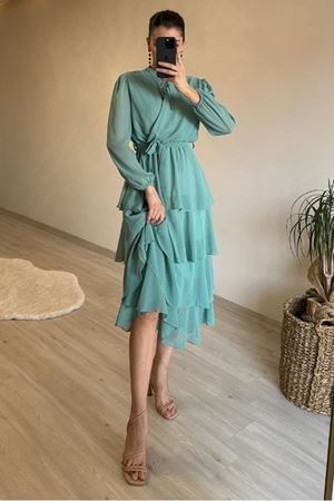 Neşeli butik kadın kat kat volanlı kuşaklı midi şifon elbise NM004