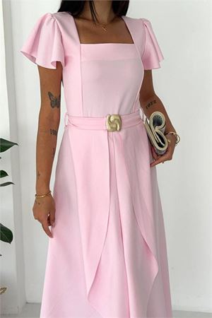 Neşeli butik kadın pembe kol volanlı gold toka detaylı kemerli midi boy elbise NBK088