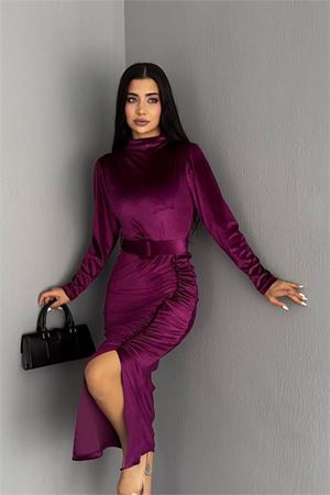 Neşeli butik kadın kemerli yırtmaç detaylı uzun kadife elbise KKLF80