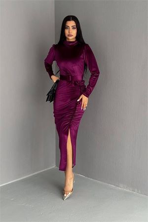 Neşeli butik kadın kemerli yırtmaç detaylı uzun kadife elbise KKLF80