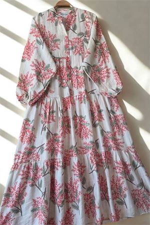 Neşeli butik kadın pembe hakim yaka düğmeli viskon çiçek desenli tesettür elbise NMS099