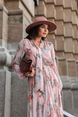Neşeli butik kadın desenli asimetrik kemerli uzun şifon elbise NBEMP2718